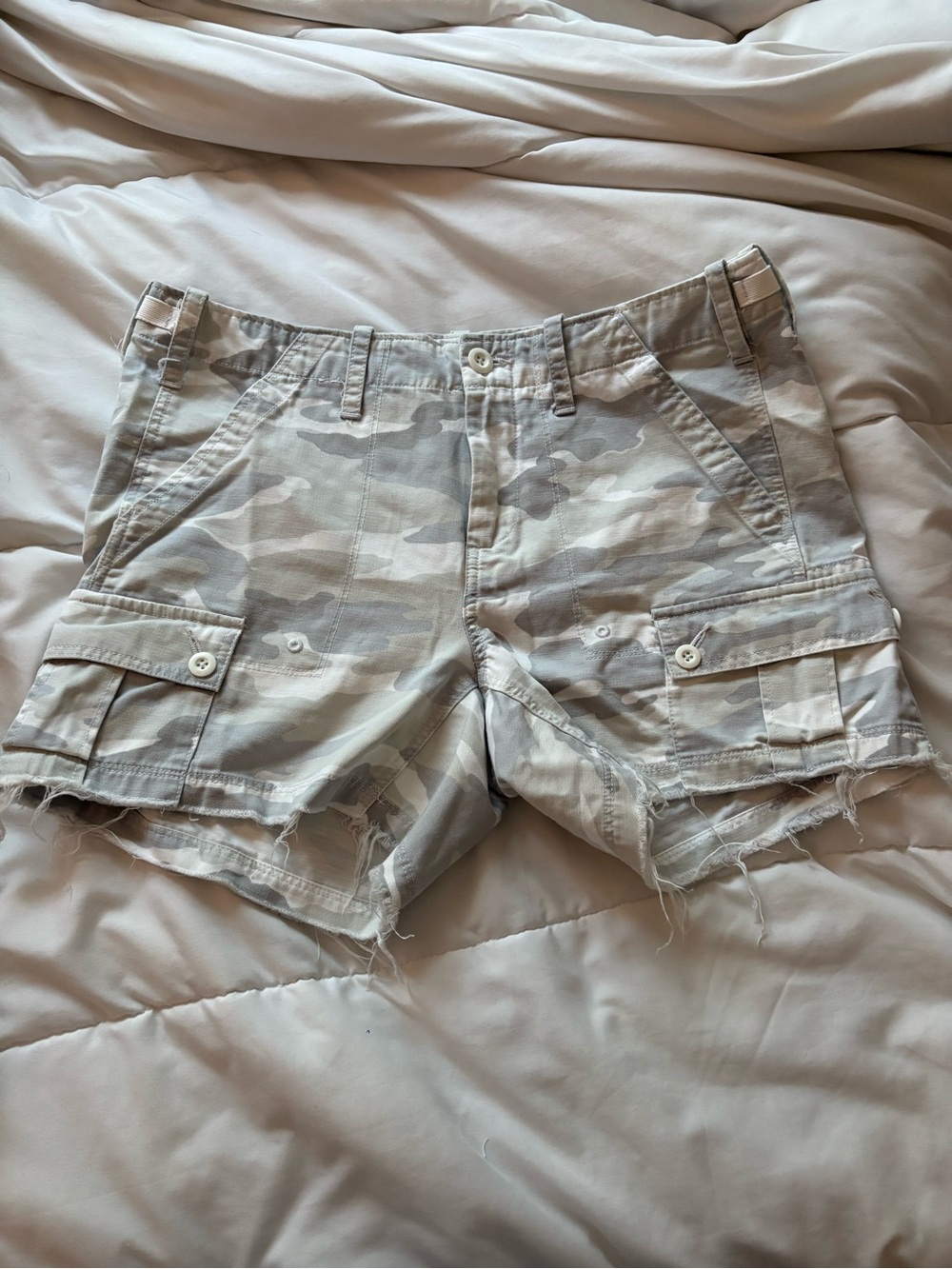 Women’s G1 Goods cargo camo shorts